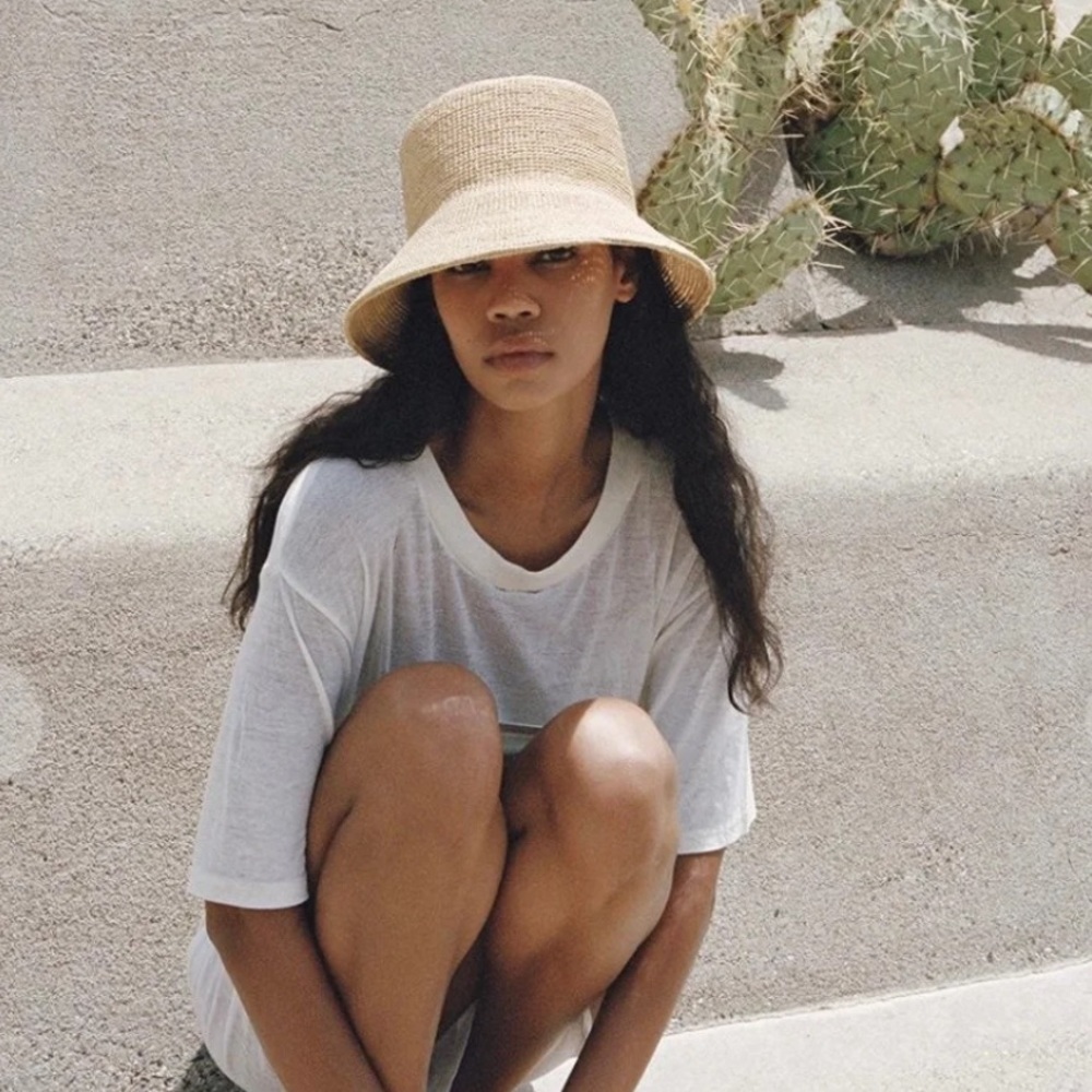 Lack of color bucket straw hat